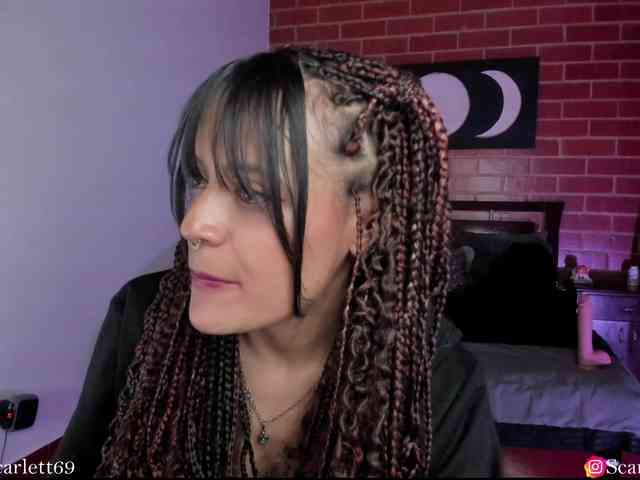 CurlyScarlett13 webcam