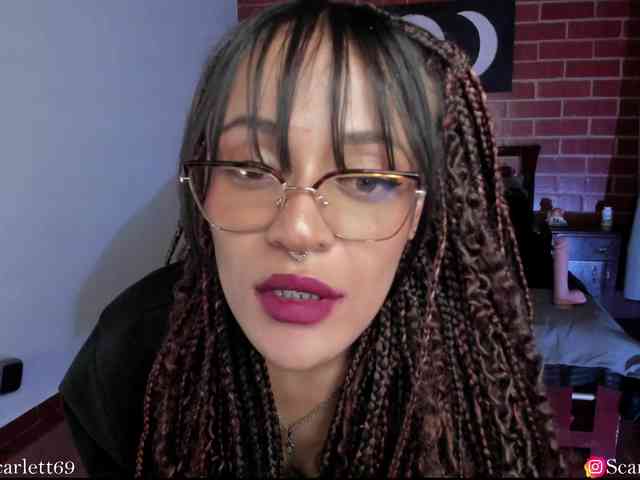 CurlyScarlett13 webcam