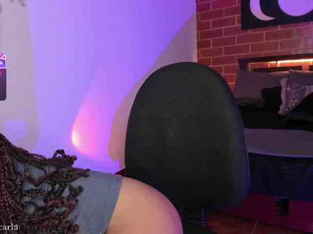 CurlyScarlett13 webcam