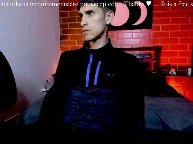 CurlyScarlett13 webcam