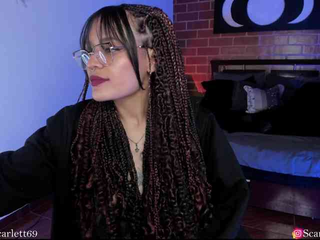 CurlyScarlett13 webcam