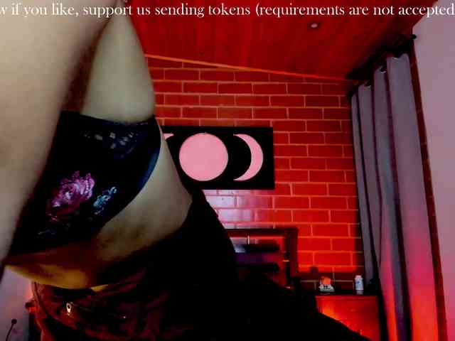 CurlyScarlett13 webcam