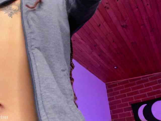 CurlyScarlett13 webcam