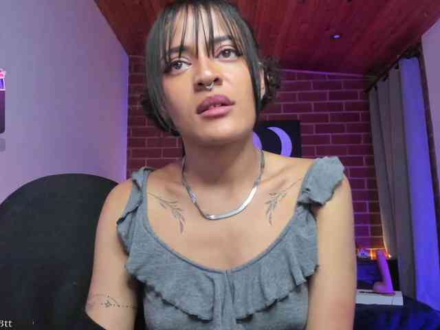 CurlyScarlett13 webcam