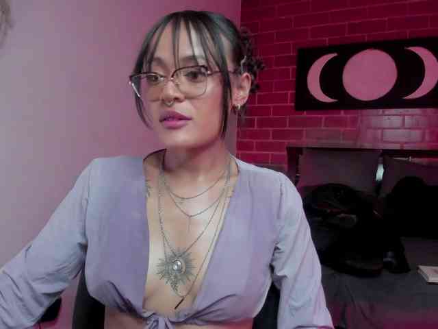 CurlyScarlett13 webcam