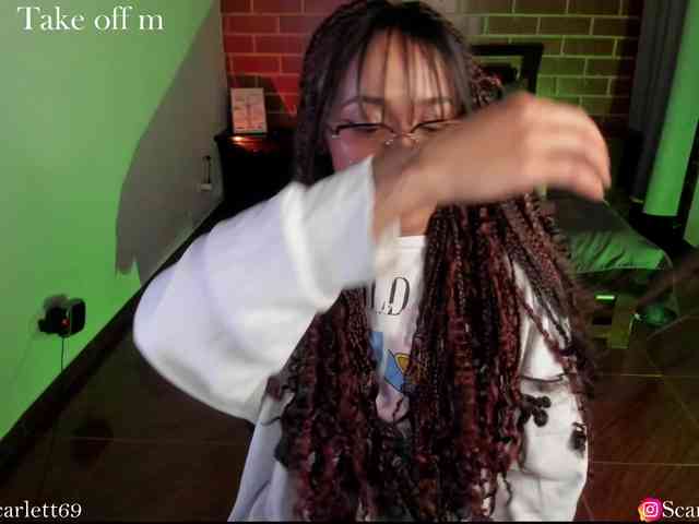 CurlyScarlett13 webcam