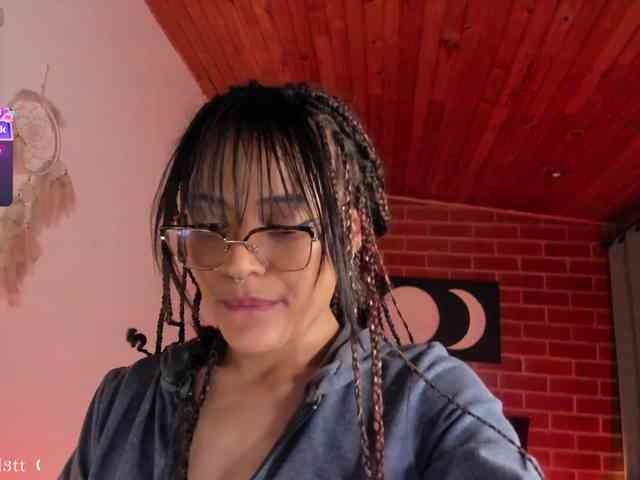 CurlyScarlett13 webcam