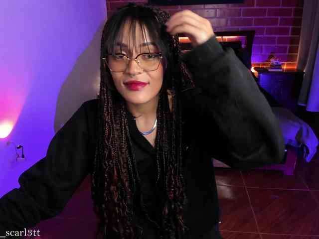 CurlyScarlett13 webcam