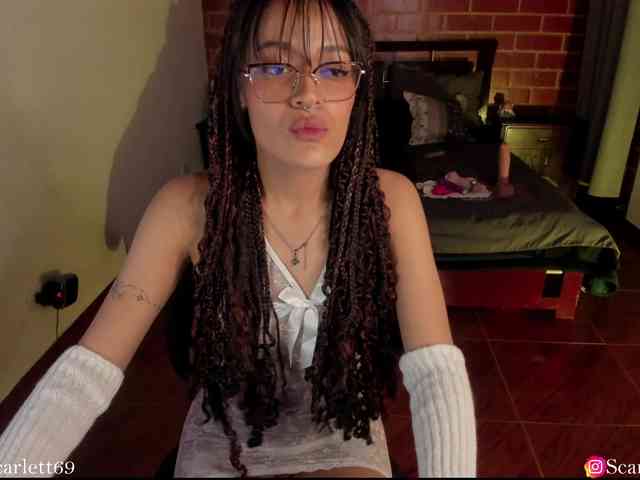 CurlyScarlett13 webcam