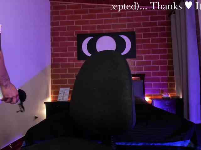 CurlyScarlett13 webcam