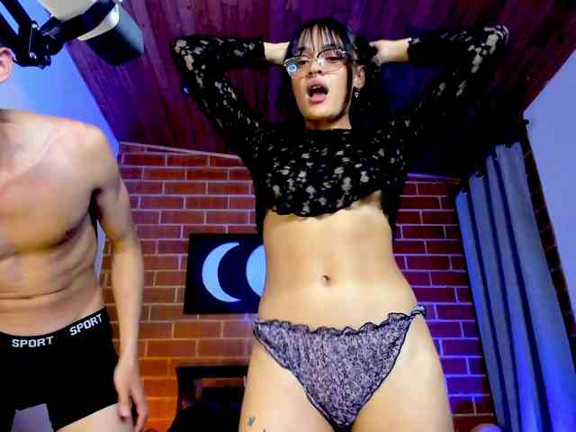 CurlyScarlett13 webcam