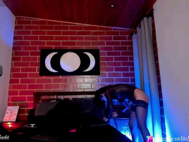 CurlyScarlett13 webcam