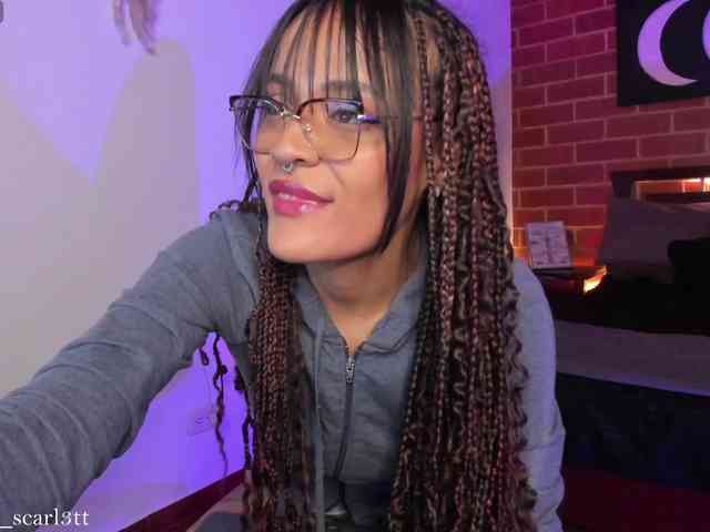 CurlyScarlett13 webcam