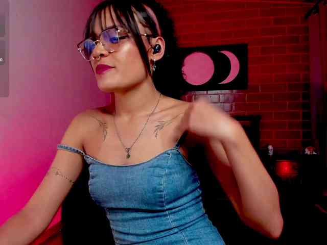 CurlyScarlett13 CurlyScarlett13