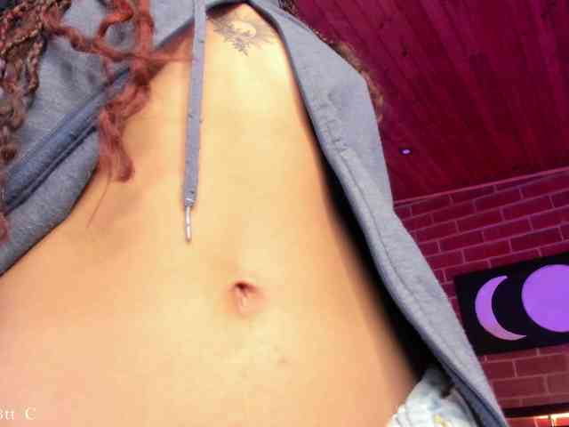 CurlyScarlett13 webcam