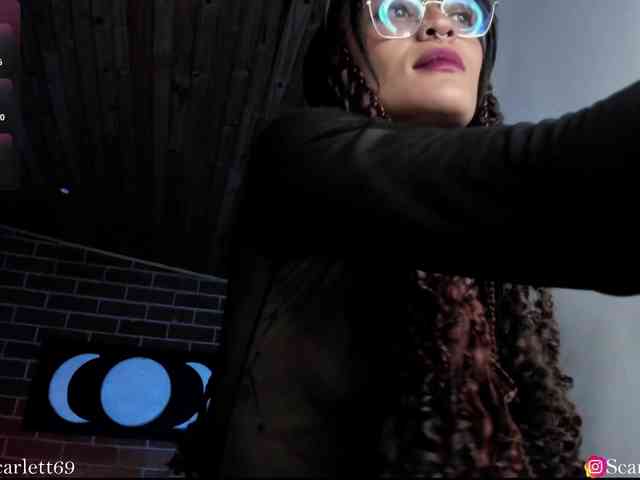 CurlyScarlett13 webcam