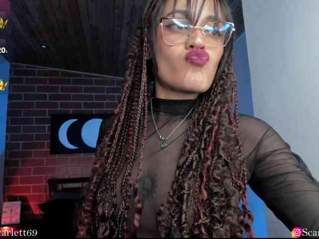 CurlyScarlett13 webcam