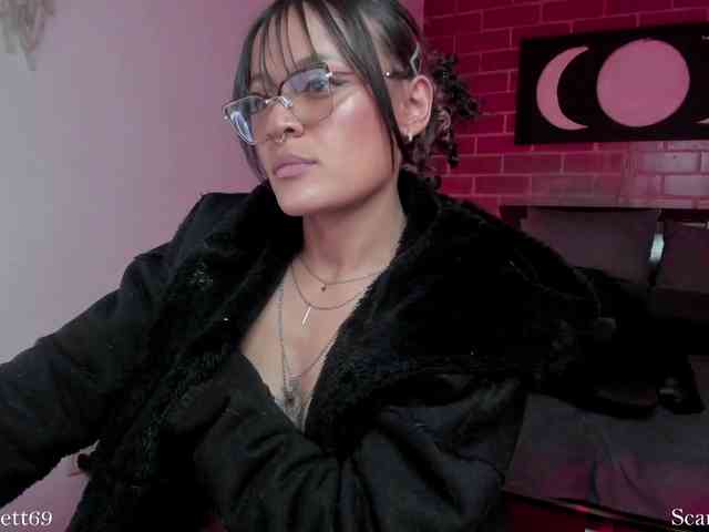 CurlyScarlett13 webcam