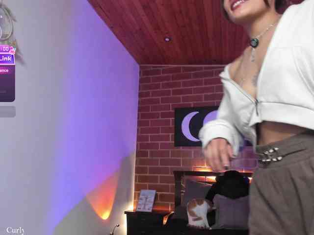 CurlyScarlett13 webcam