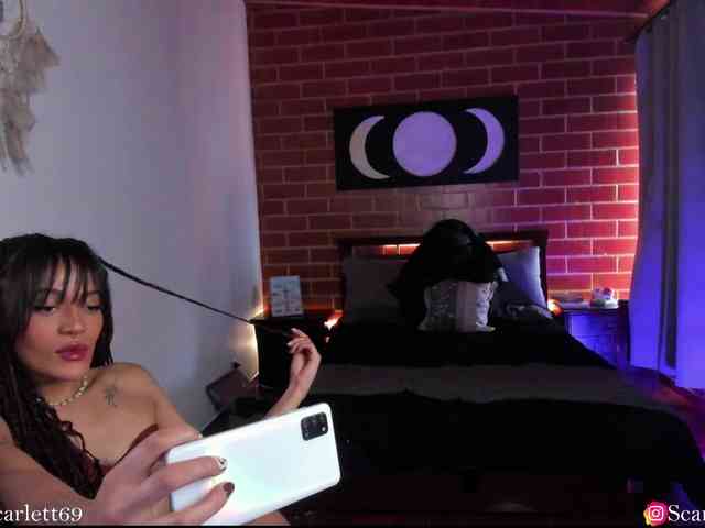 CurlyScarlett13 webcam