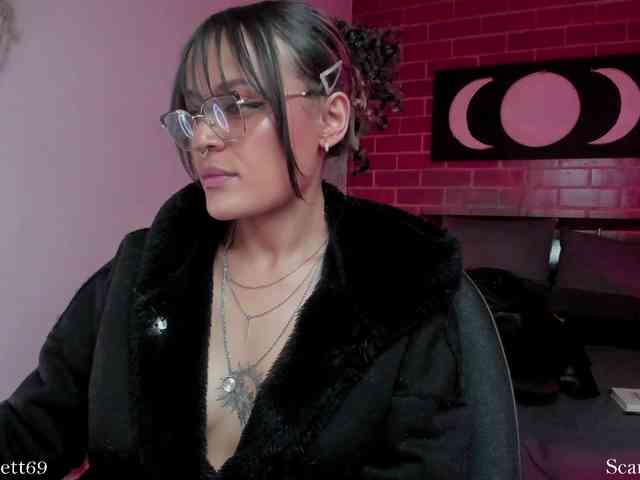 CurlyScarlett13 webcam