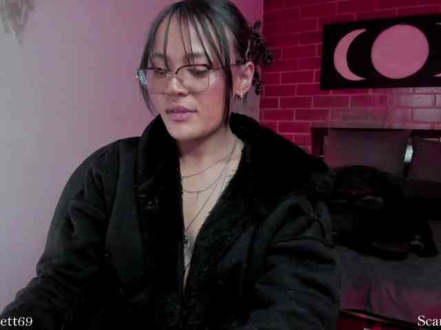 CurlyScarlett13 webcam