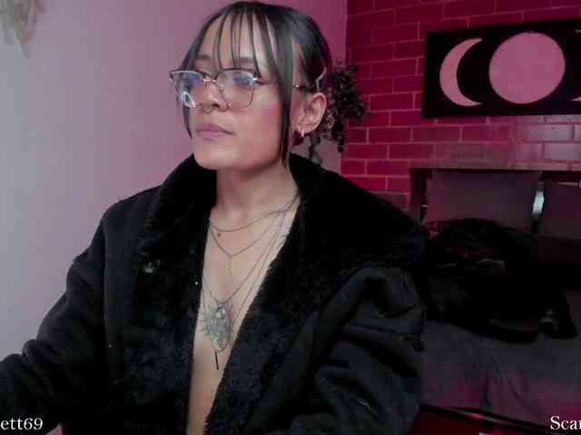 CurlyScarlett13 webcam