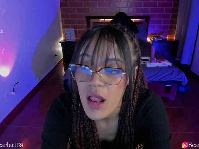 CurlyScarlett13 webcam