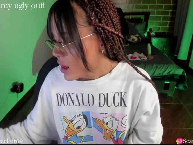 CurlyScarlett13 webcam