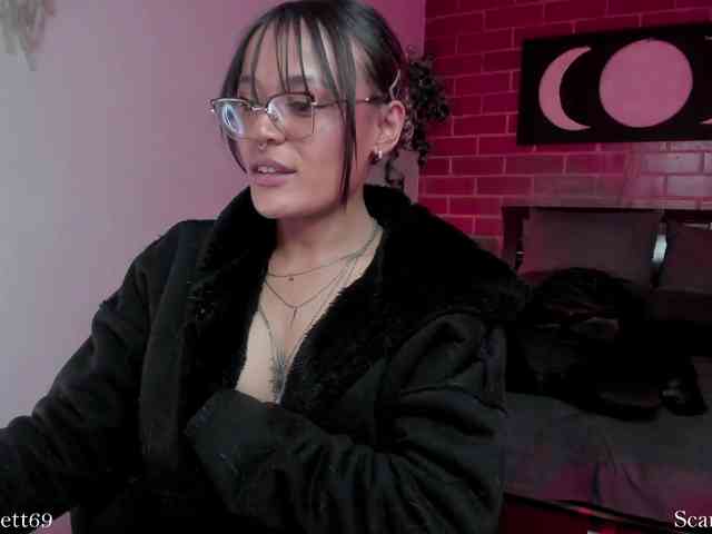 CurlyScarlett13 webcam