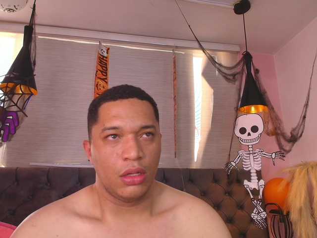 Checkout slutty stripper Annie-Lii Annie-Lii from BongaCams