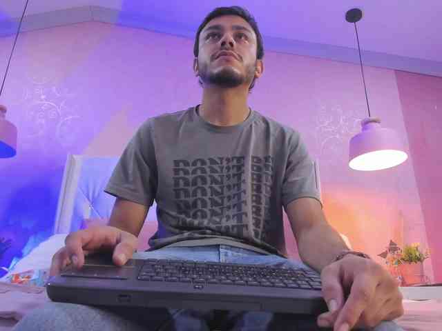 BossDominator Live Webcam on BongaCams