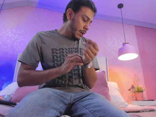 BossDominator Live Webcam on BongaCams