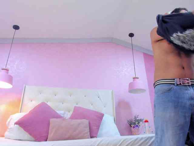 BossDominator Live Webcam on BongaCams