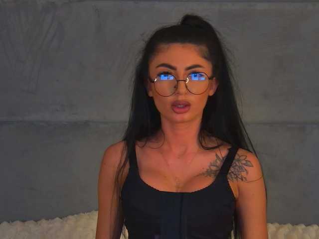 MadisonKroft's BongaCams show and profile