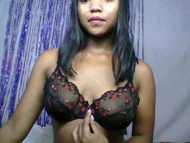 MariahRK webcam