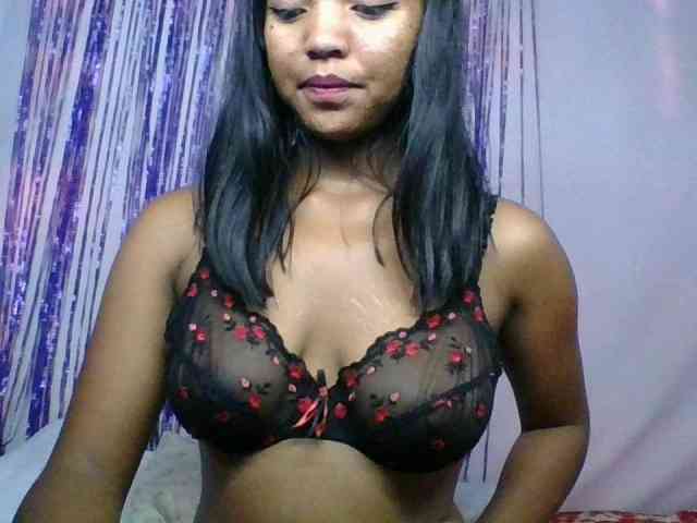 MariahRK webcam