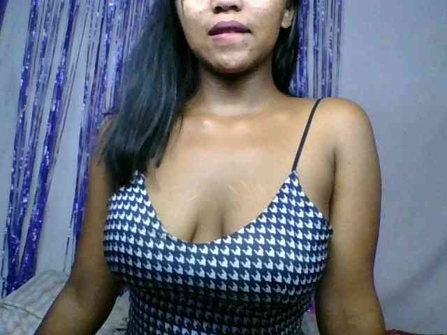 MariahRK webcam