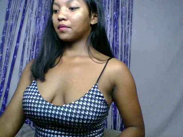 MariahRK webcam