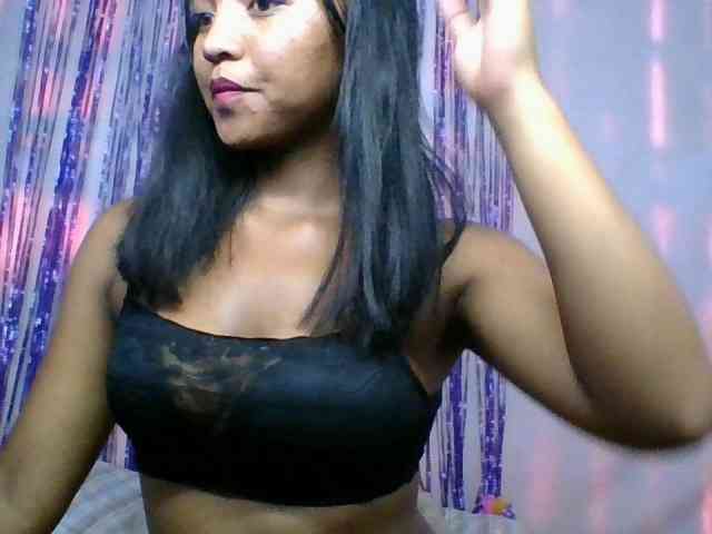 MariahRK webcam