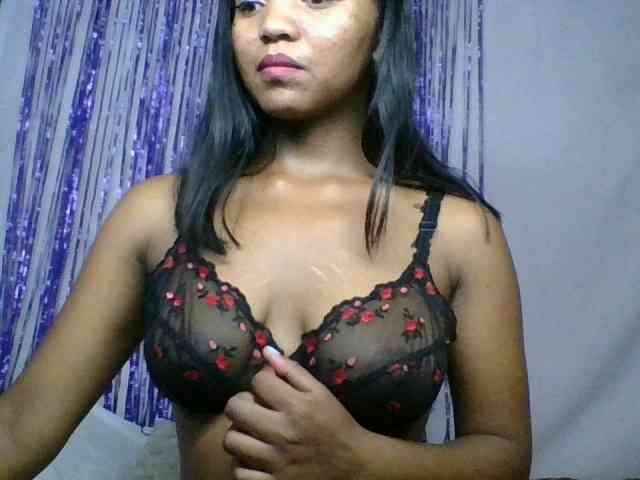 MariahRK webcam