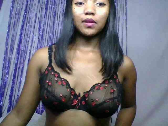 MariahRK webcam