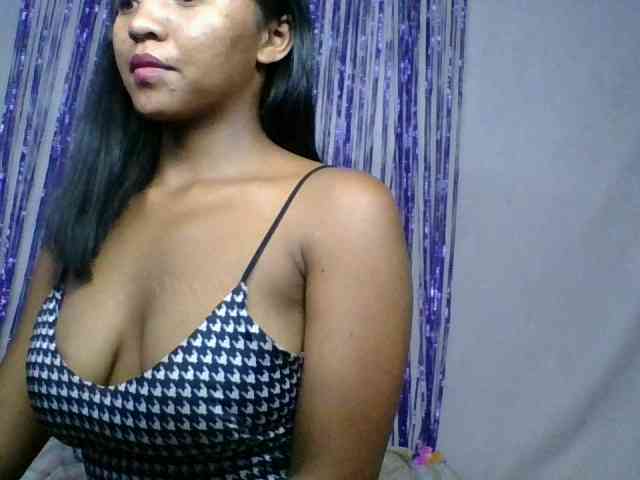 MariahRK webcam