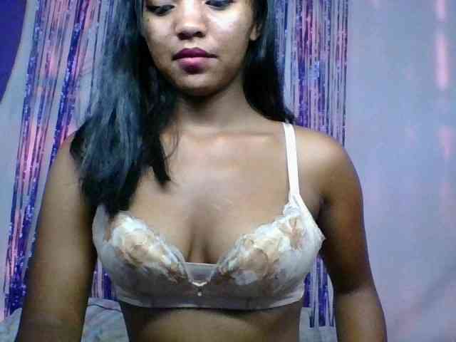 MariahRK webcam