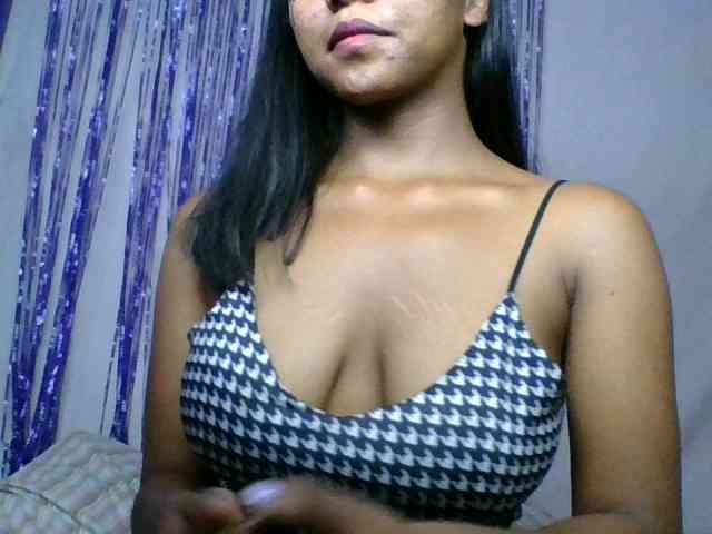 MariahRK webcam