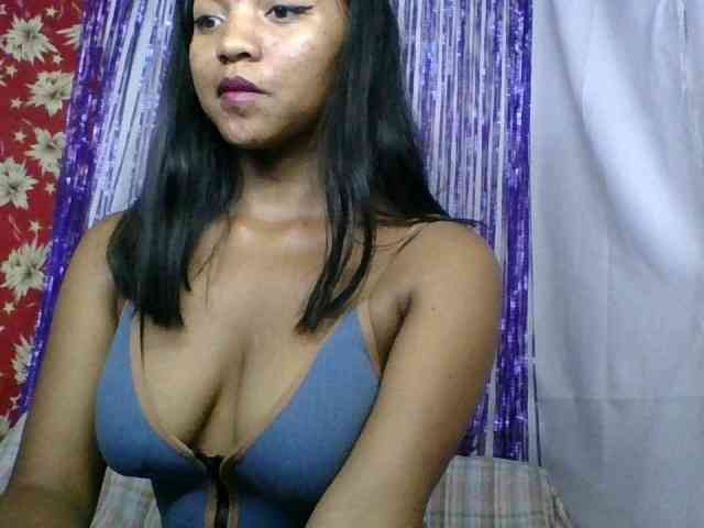 MariahRK webcam