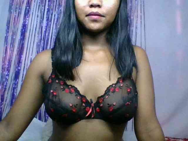 MariahRK webcam