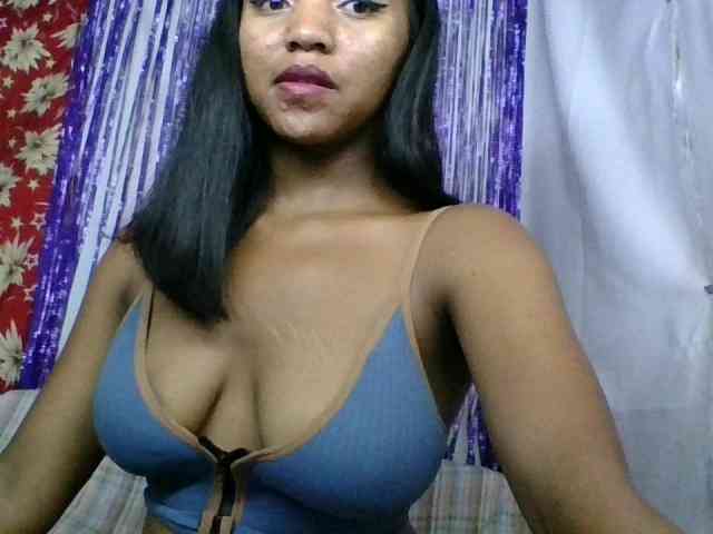 MariahRK webcam