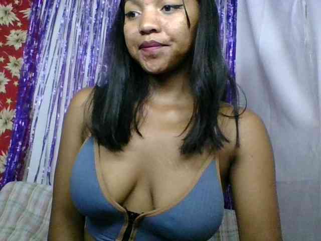 MariahRK webcam