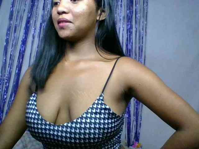 MariahRK webcam